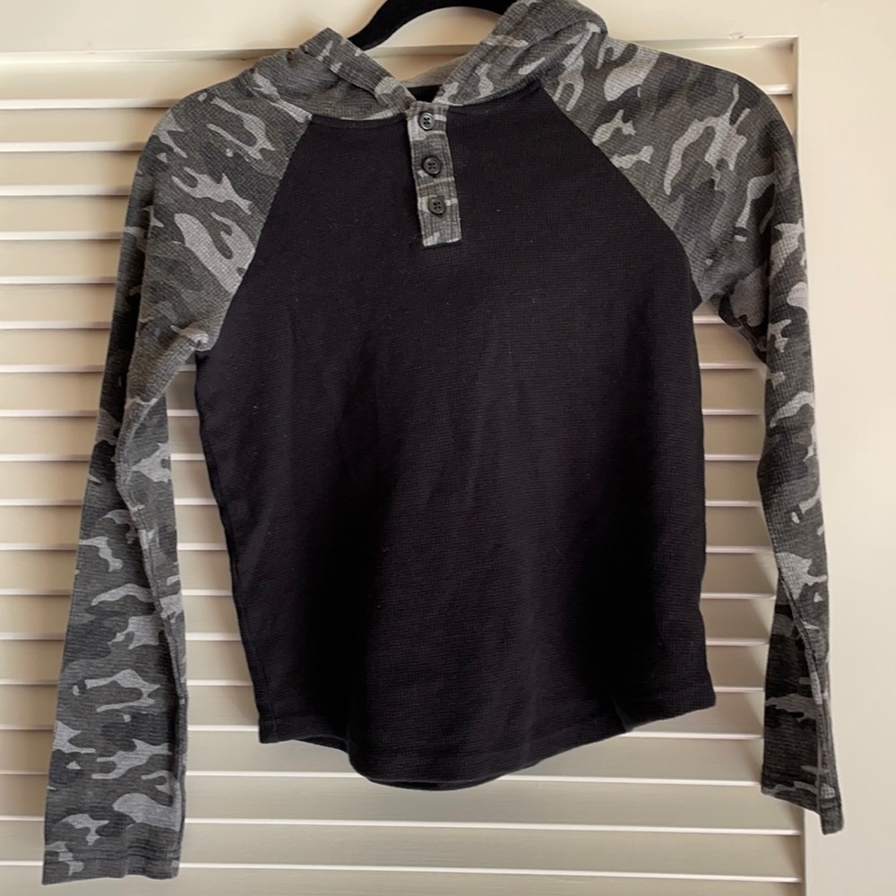 Boys Epic Threads Medium thermal hoodie